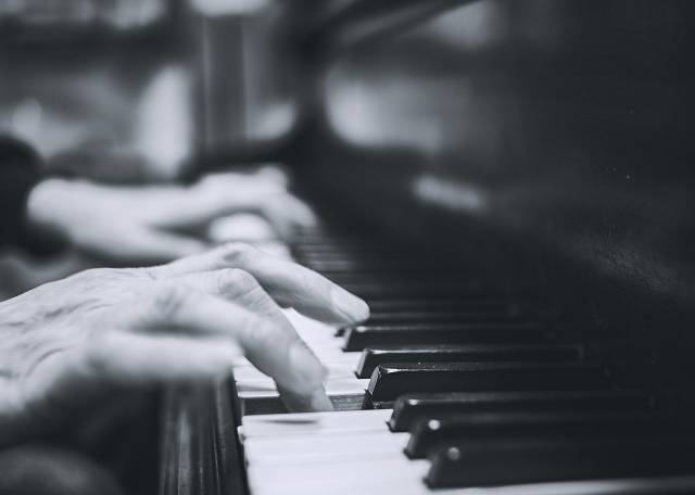 joueur de piano bar