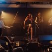 chanteuse avec pianiste