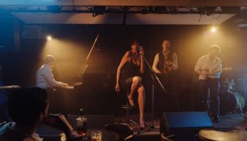 chanteuse avec pianiste
